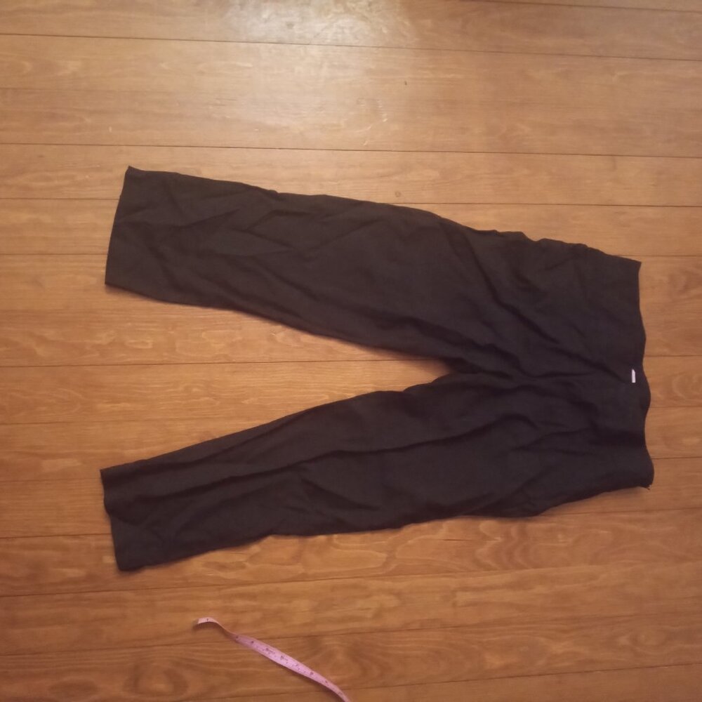 Size 6 Lilly Pulitzer linen Capri pants